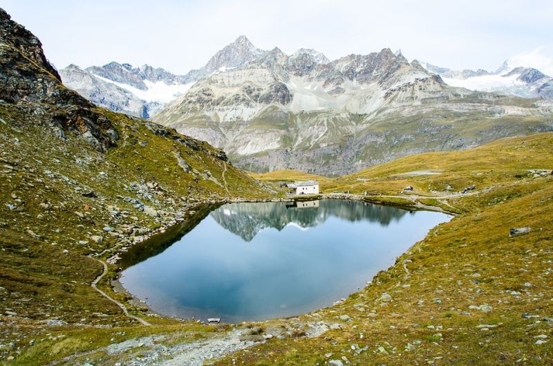 Hike-Trail-Switzerland-Lake-Swiss-Alps-Reflection-2203669.jpg